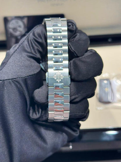 Patek Philippe Nautilus - 40 MM - Steel - 5712/1A-001