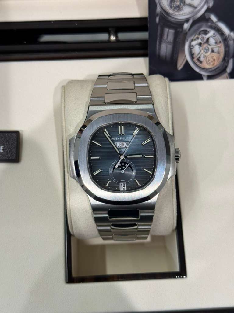 Patek Philippe Nautilus - 40.5 MM - Steel - 5726/1A-014