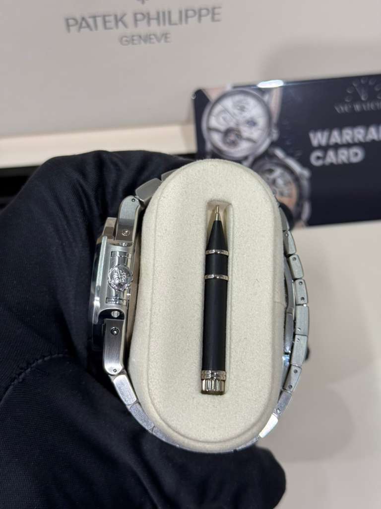 Patek Philippe Nautilus - 40.5 MM - Steel - 5726/1A-014
