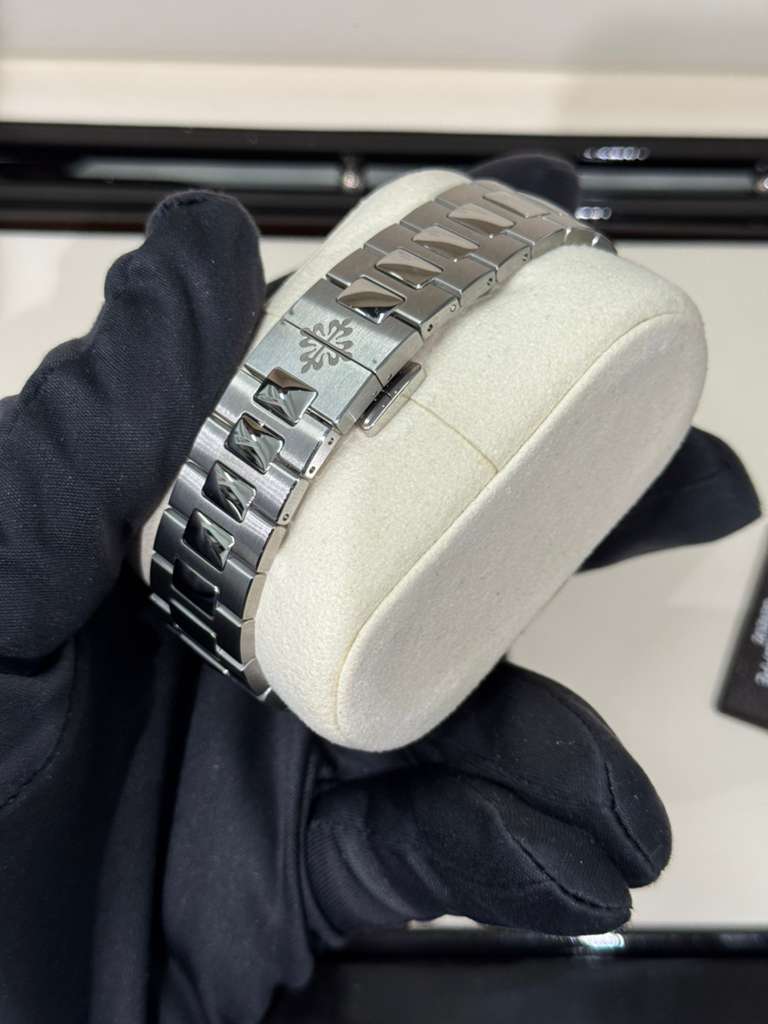 Patek Philippe Nautilus - 40.5 MM - Steel - 5726/1A-014