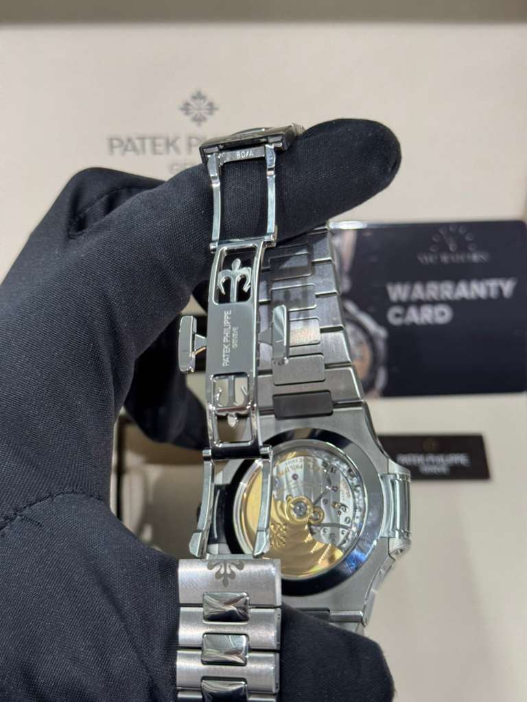 Patek Philippe Nautilus - 40.5 MM - Steel - 5726/1A-014