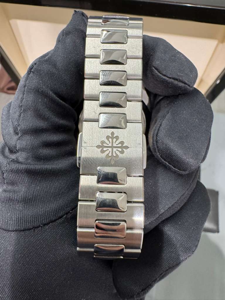 Patek Philippe Nautilus - 40.5 MM - Steel - 5726/1A-014