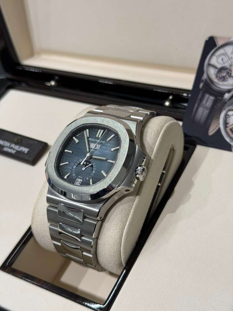 Patek Philippe Nautilus - 40.5 MM - Steel - 5726/1A-014