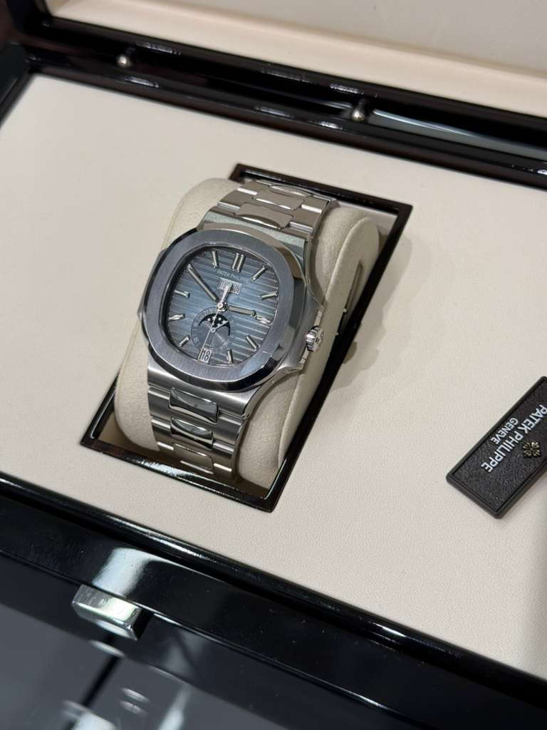 Patek Philippe Nautilus - 40.5 MM - Steel - 5726/1A-014