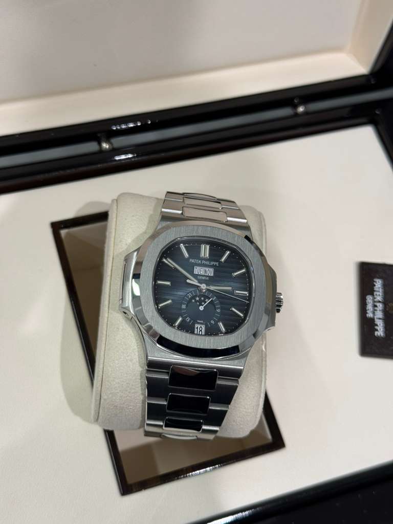 Patek Philippe Nautilus - 40.5 MM - Steel - 5726/1A-014