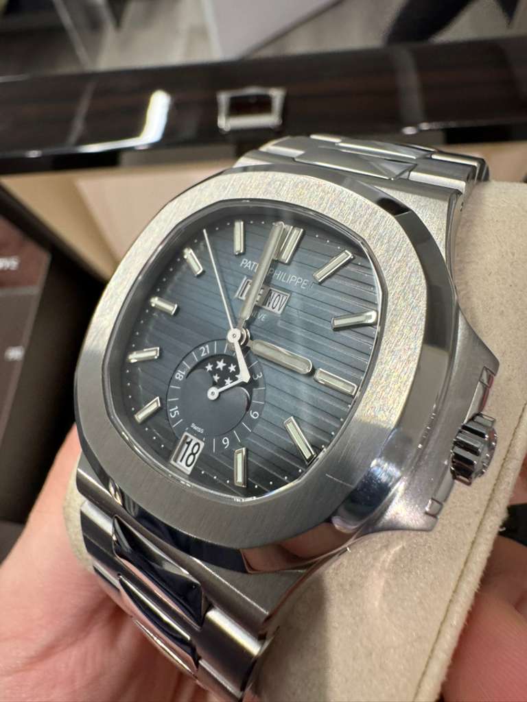 Patek Philippe Nautilus - 40.5 MM - Steel - 5726/1A-014