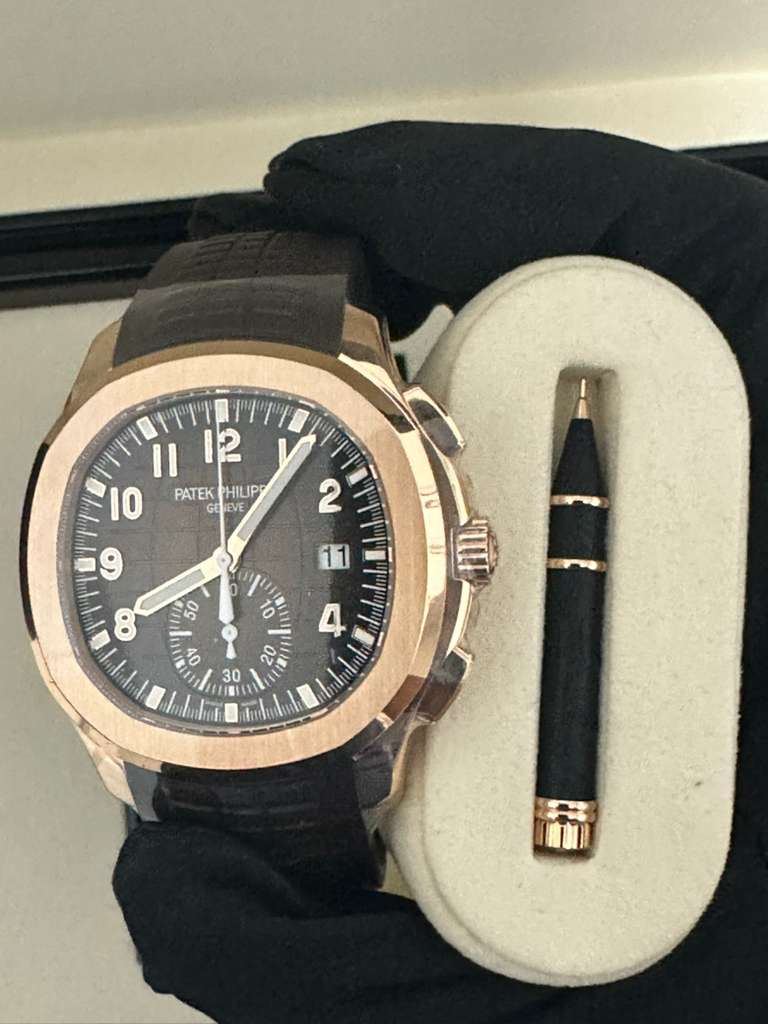 Patek Philippe Aquanaut - 42.20 MM -Rose Gold - 5968R-001