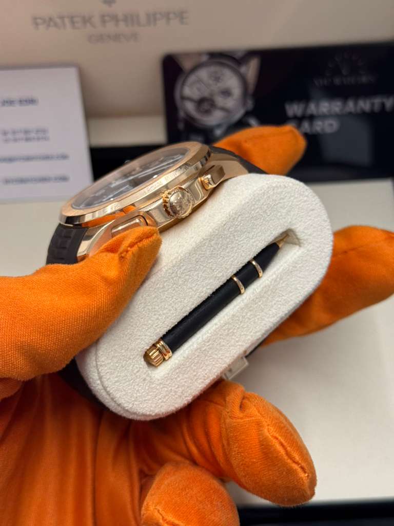 Patek Philippe Aquanaut - 42.20 MM -Rose Gold - 5968R-001