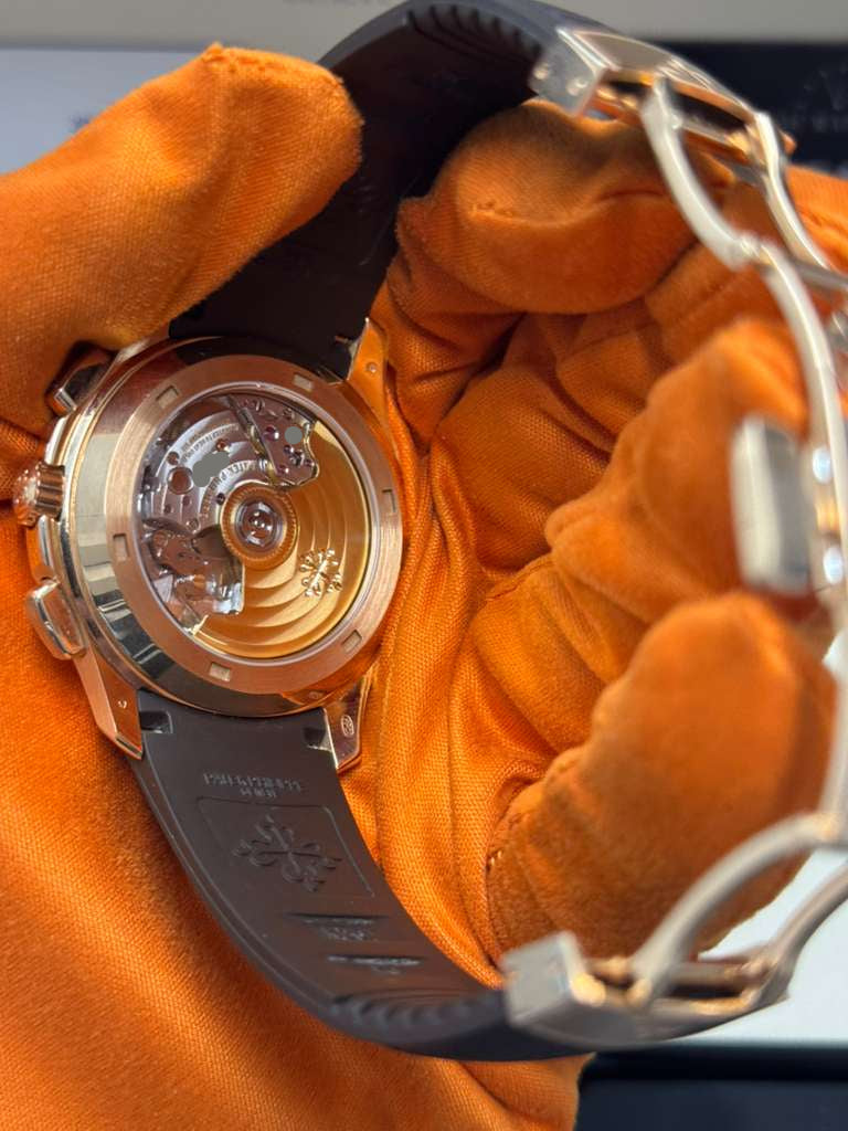 Patek Philippe Aquanaut - 42.20 MM -Rose Gold - 5968R-001