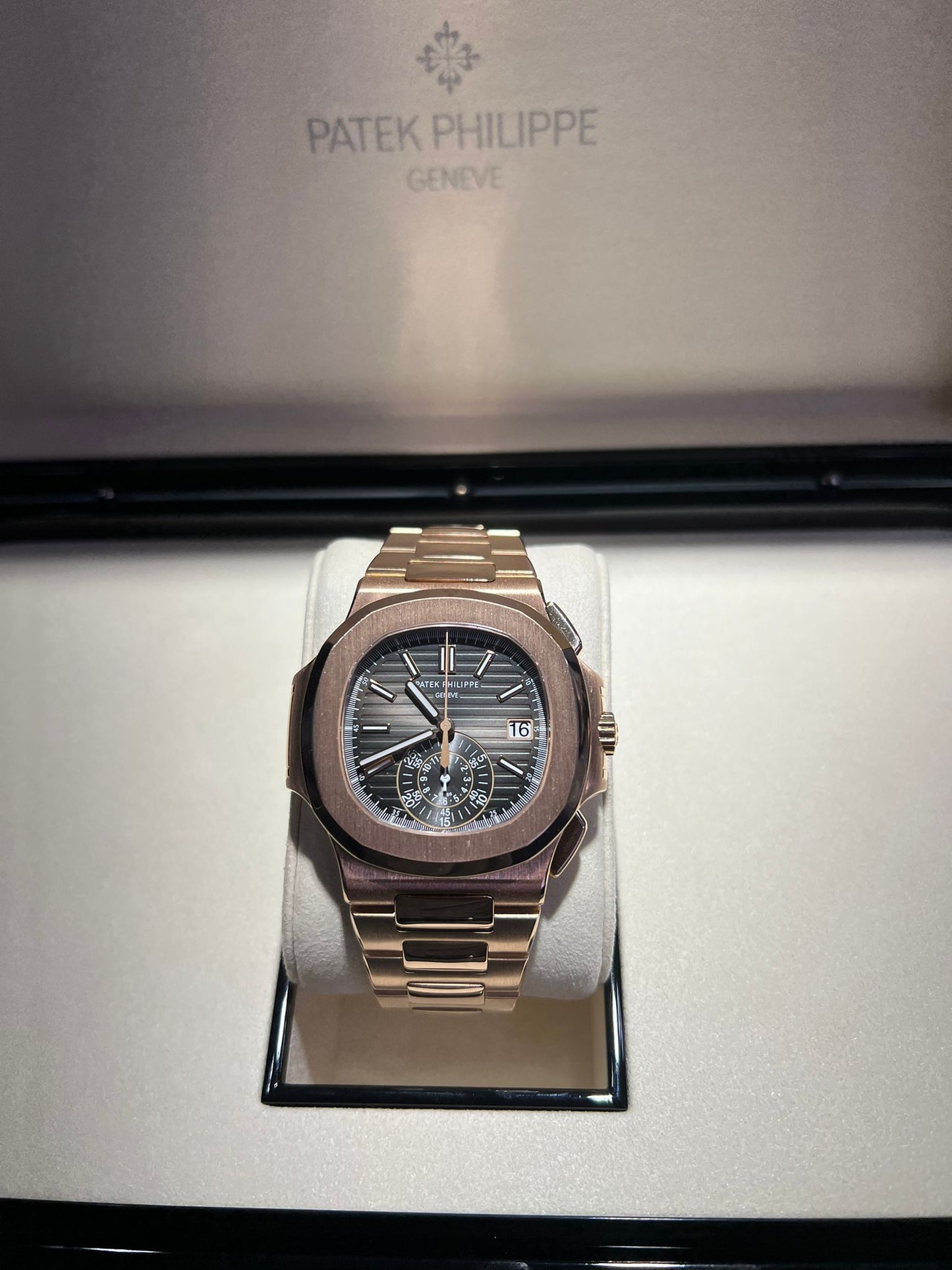 Patek Philippe Nautilus - 40.5 MM - Rose Gold - 5980/1R-001
