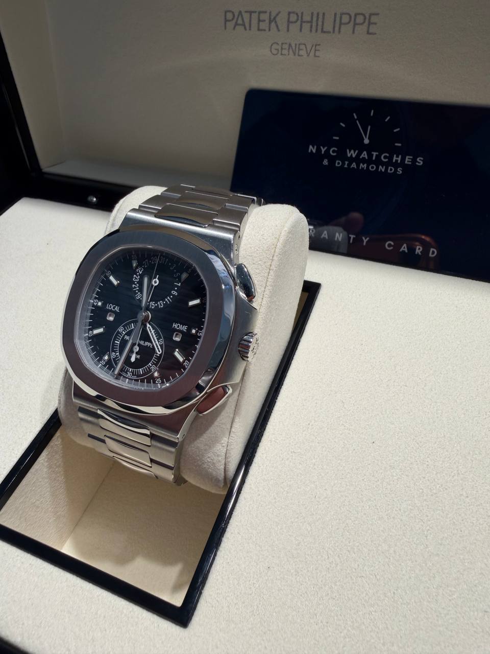 Patek Philippe Nautilus - 40 MM - Stainless Steel - 5990/1A-011