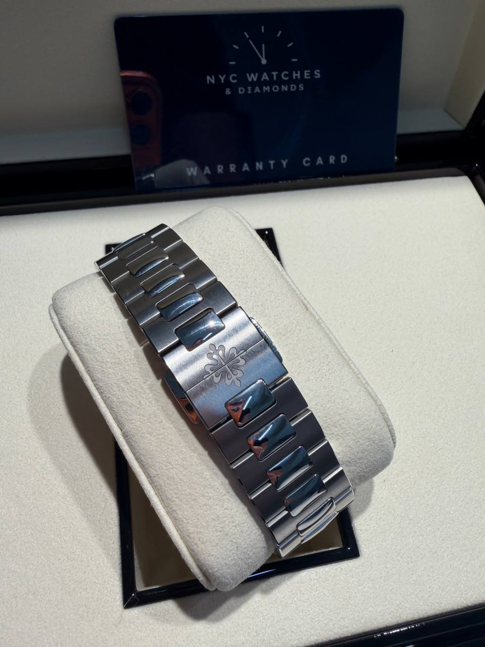 Patek Philippe Nautilus - 40 MM - Stainless Steel - 5990/1A-011
