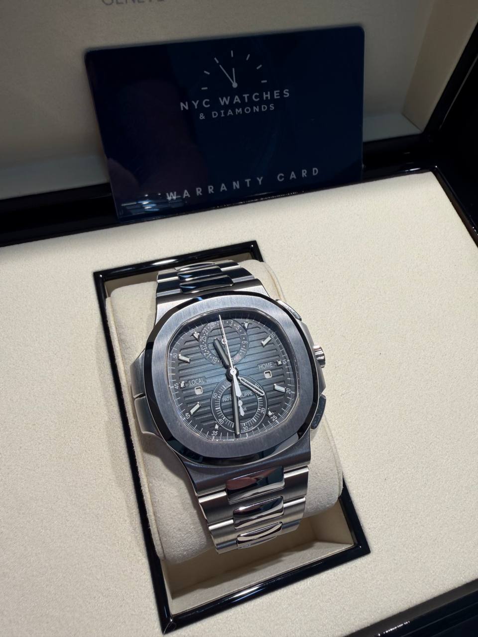 Patek Philippe Nautilus - 40 MM - Stainless Steel - 5990/1A-011