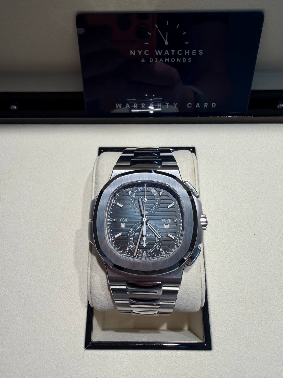 Patek Philippe Nautilus - 40 MM - Stainless Steel - 5990/1A-011