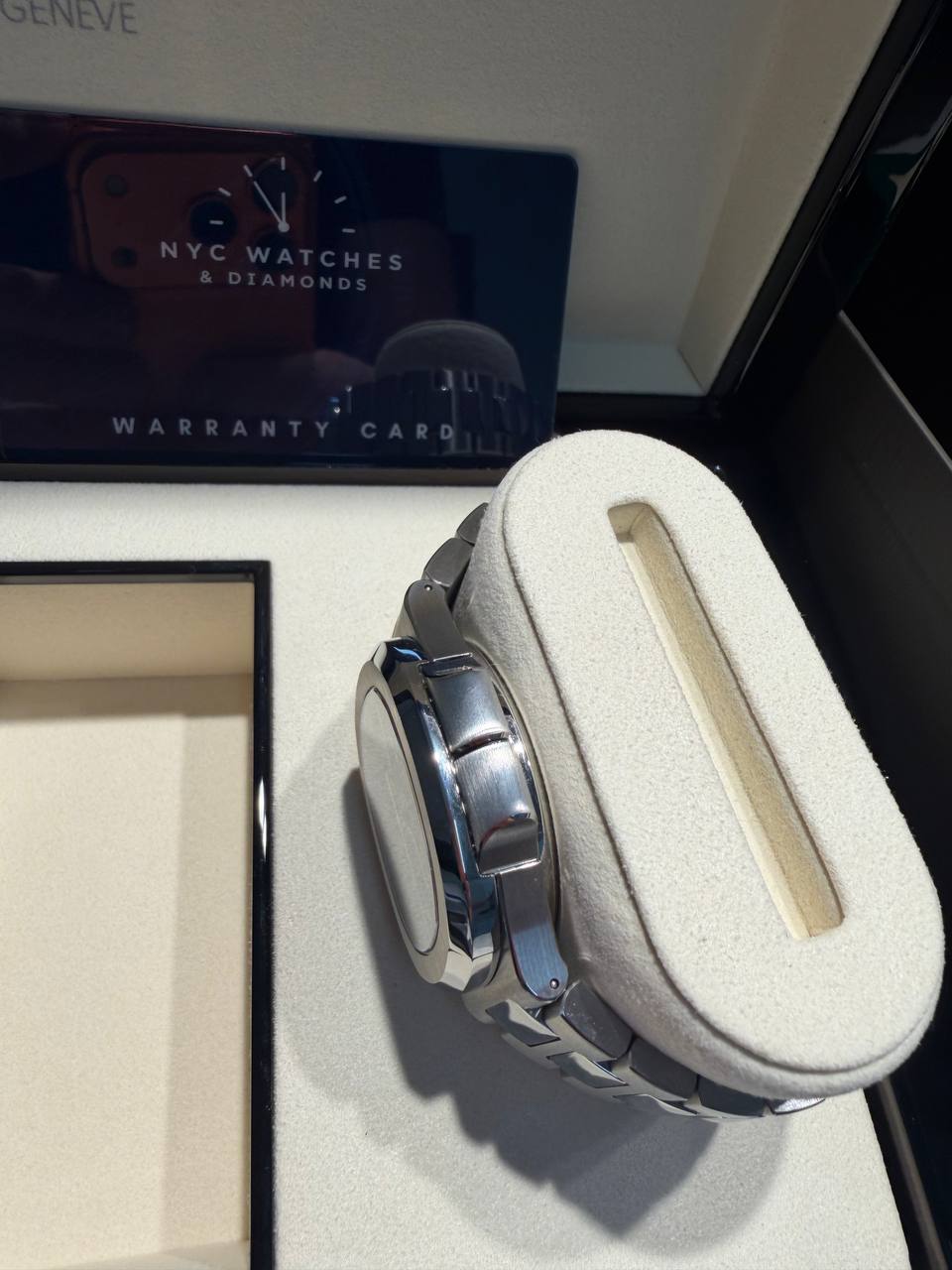 Patek Philippe Nautilus - 40 MM - Stainless Steel - 5990/1A-011