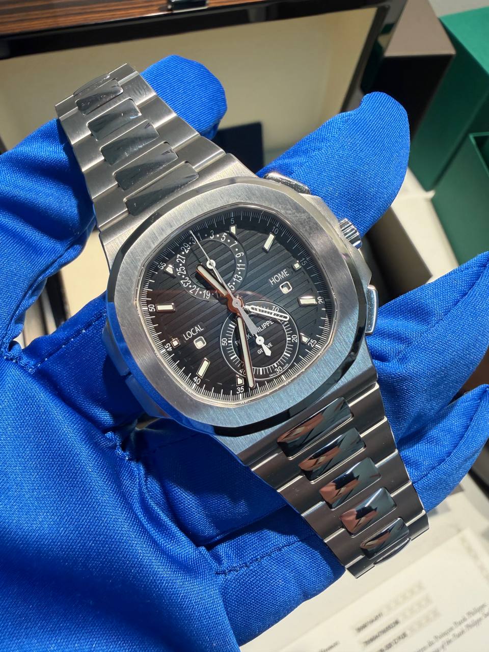 Patek Philippe Nautilus - 40 MM - Stainless Steel - 5990/1A-011