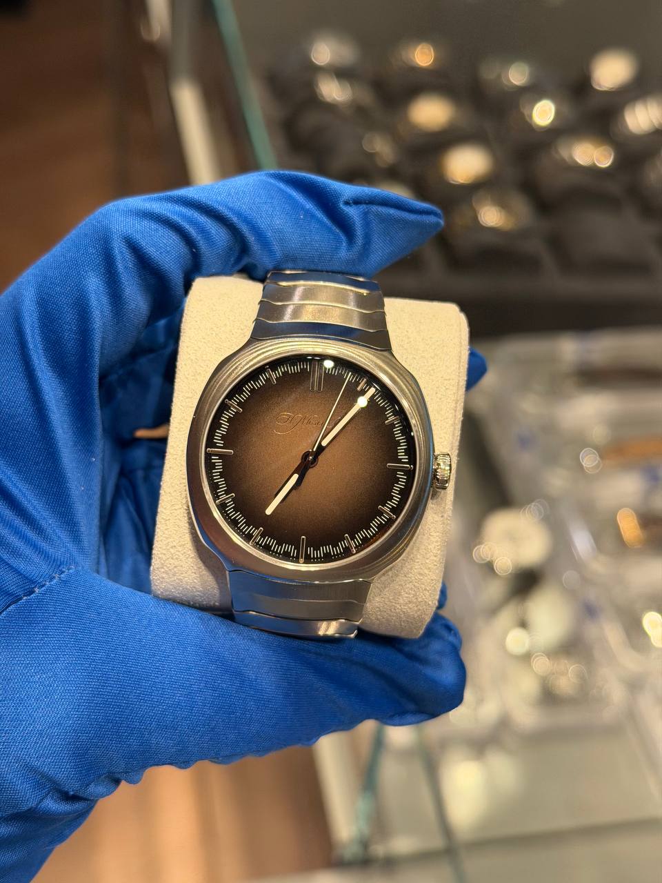H. Moser & Cie. Streamliner Centre Seconds Smoked Salmon - 40 MM - Steel - Smoked Salmon Griffé Dial - 6200-1207