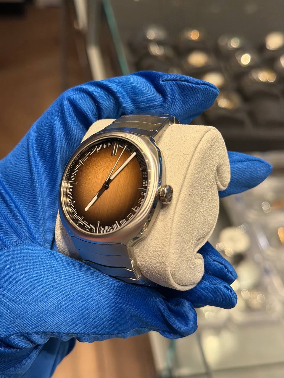H. Moser & Cie. Streamliner Centre Seconds Smoked Salmon - 40 MM - Steel - Smoked Salmon Griffé Dial - 6200-1207