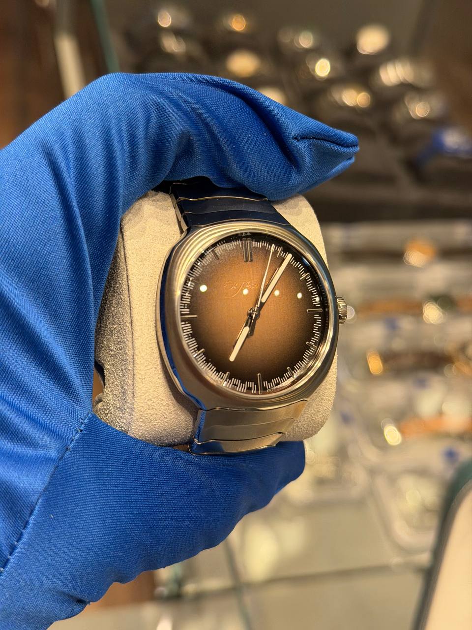 H. Moser & Cie. Streamliner Centre Seconds Smoked Salmon - 40 MM - Steel - Smoked Salmon Griffé Dial - 6200-1207