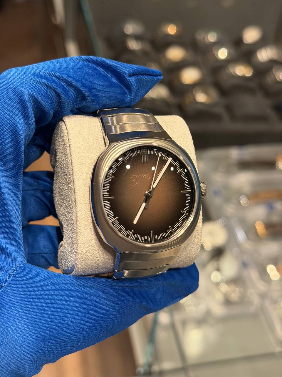 H. Moser & Cie. Streamliner Centre Seconds Smoked Salmon - 40 MM - Steel - Smoked Salmon Griffé Dial - 6200-1207