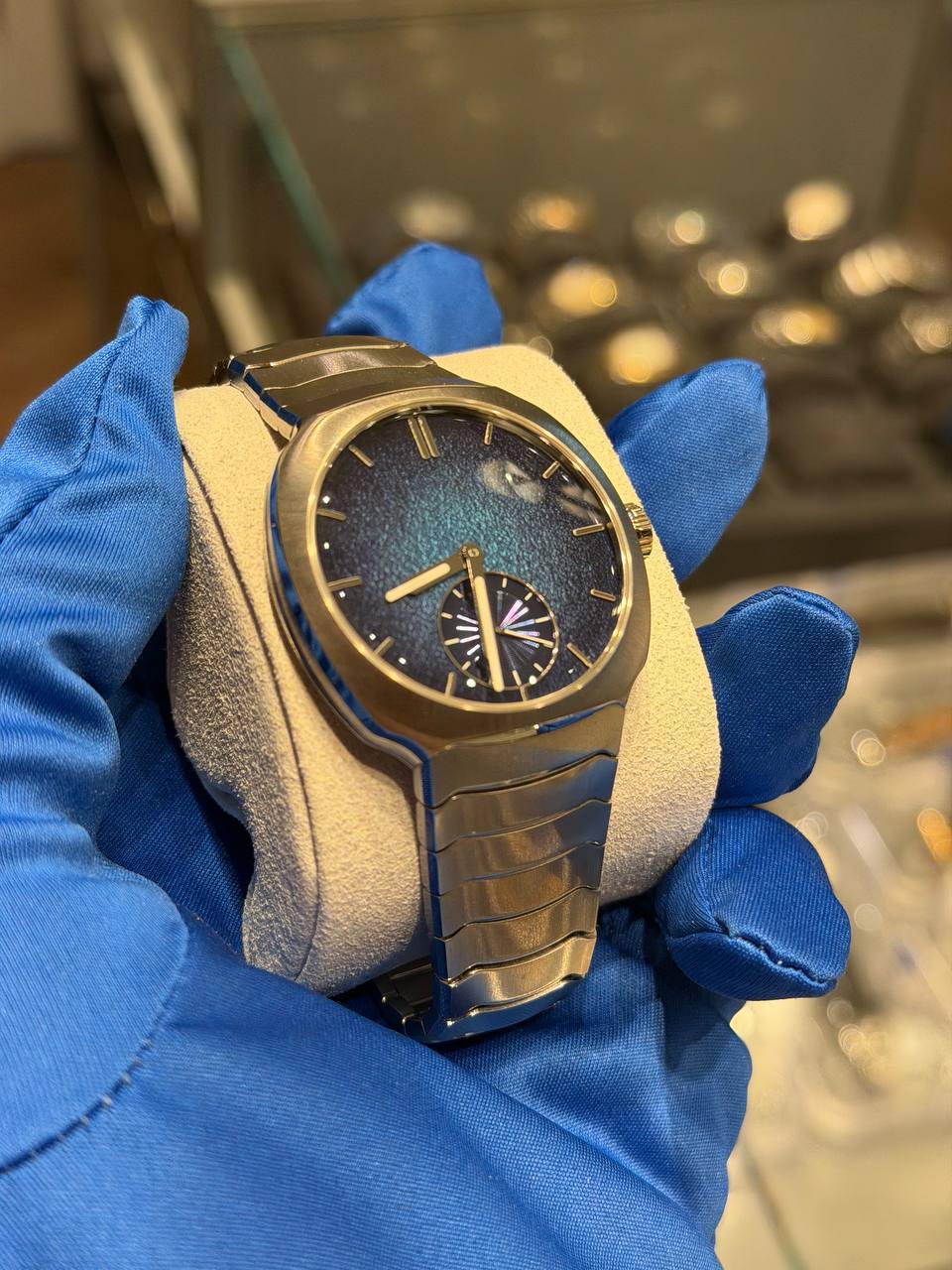 H. Moser & Cie Streamliner Small Seconds Blue Enamel - Stainless Steel - 39 MM - Aqua Blue Fumé Enamel Dial - Stainless Steel Bracelet - 6500-1200