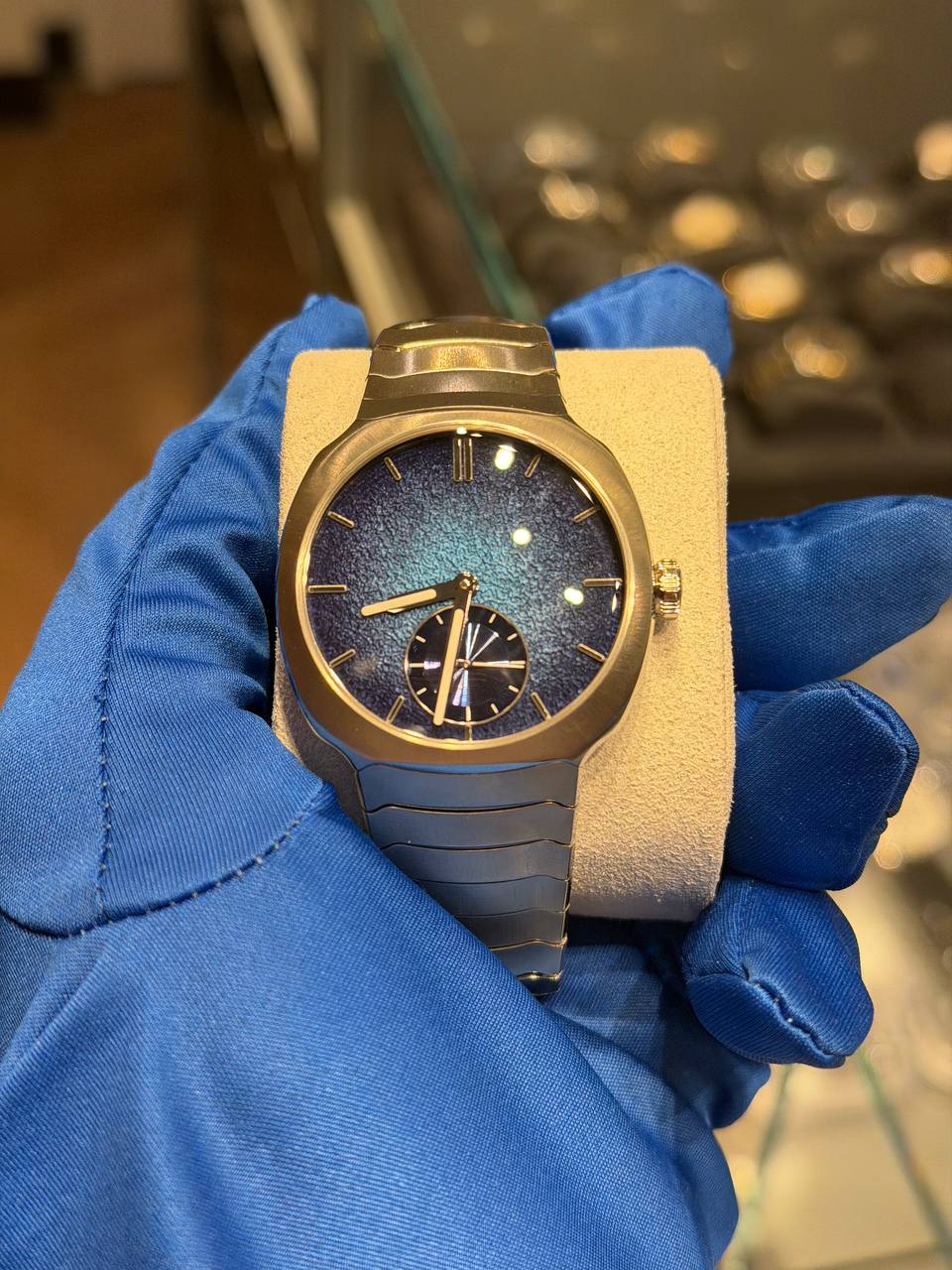 H. Moser & Cie Streamliner Small Seconds Blue Enamel - Stainless Steel - 39 MM - Aqua Blue Fumé Enamel Dial - Stainless Steel Bracelet - 6500-1200