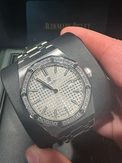Audemars Piguet - Royal Oak - 33 MM - Steel - 67651ST.ZZ.1261ST.01