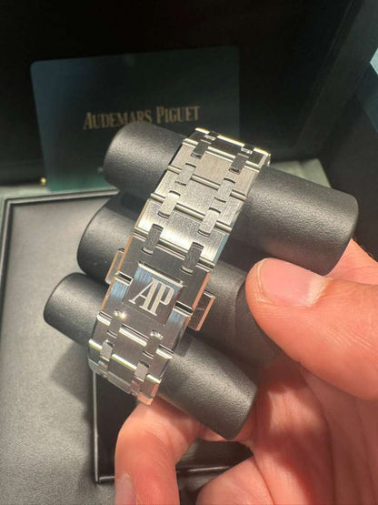 Audemars Piguet - Royal Oak - 33 MM - Steel - 67651ST.ZZ.1261ST.01