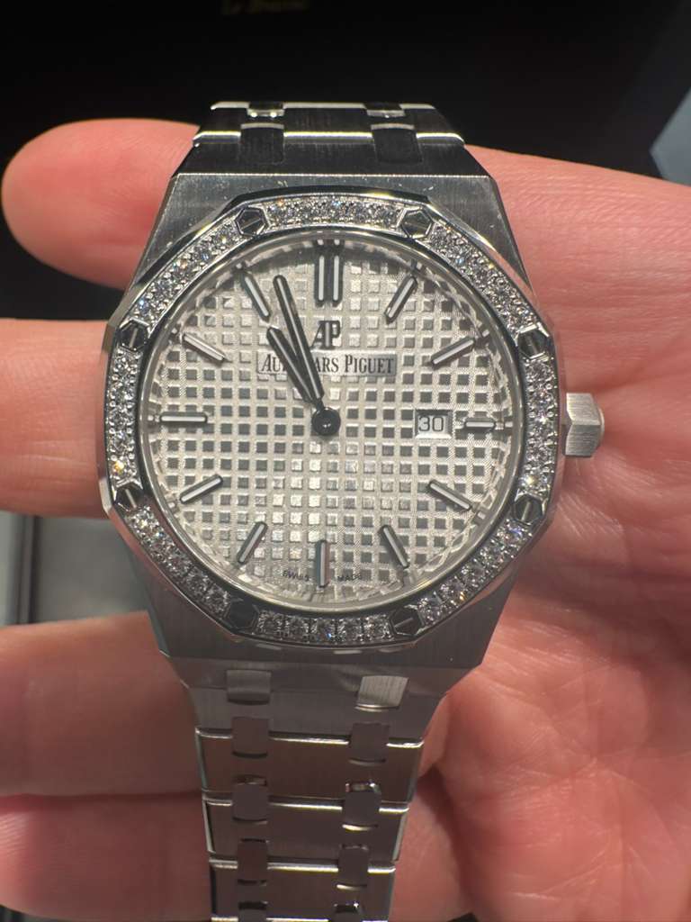 Audemars Piguet - Royal Oak - 33 MM - Steel - 67651ST.ZZ.1261ST.01
