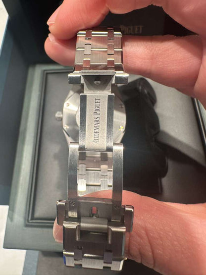 Audemars Piguet - Royal Oak - 33 MM - Steel - 67651ST.ZZ.1261ST.01