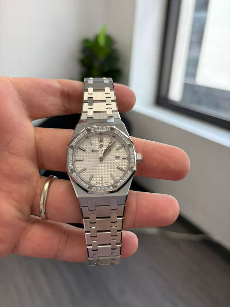 Audemars Piguet - Royal Oak - 33 MM - Steel - 67651ST.ZZ.1261ST.01