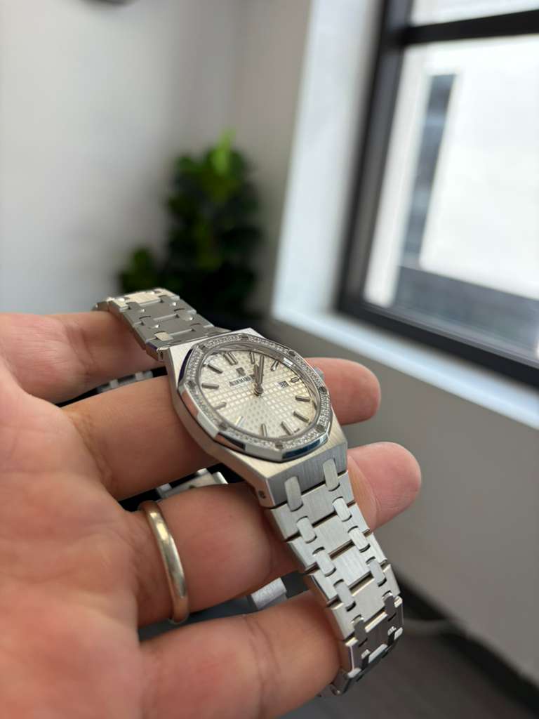 Audemars Piguet - Royal Oak - 33 MM - Steel - 67651ST.ZZ.1261ST.01