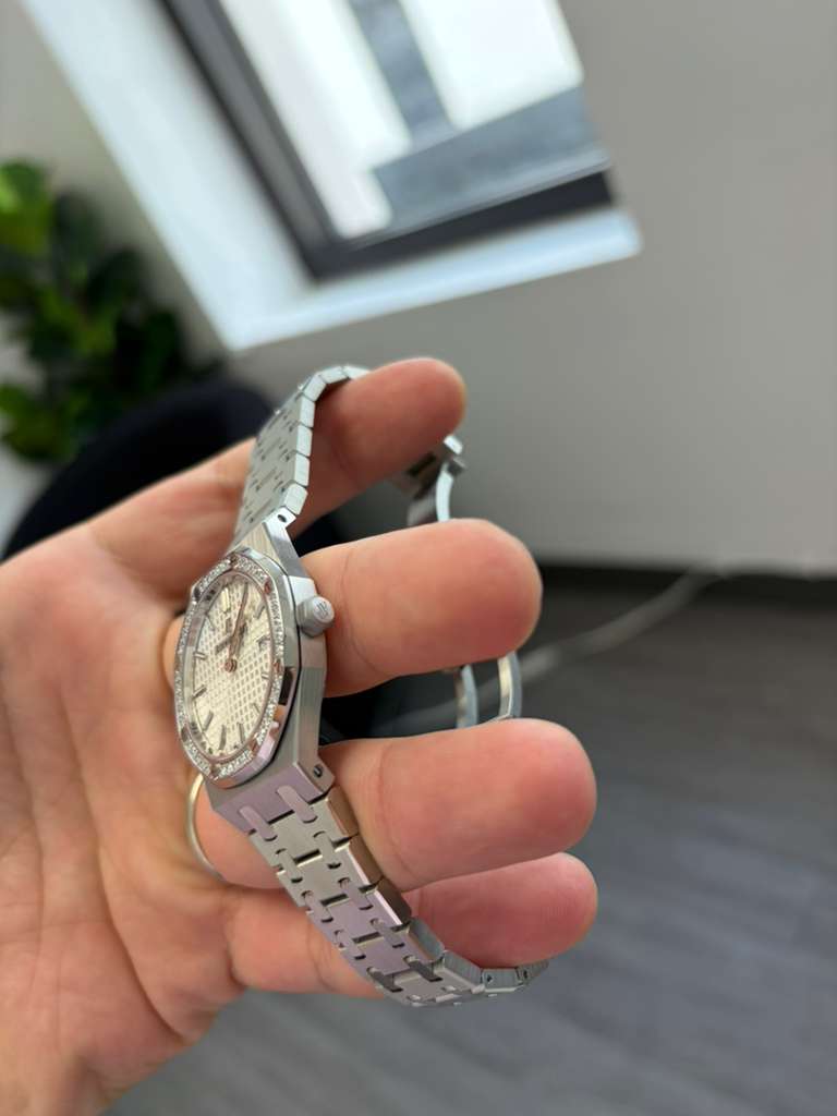 Audemars Piguet - Royal Oak - 33 MM - Steel - 67651ST.ZZ.1261ST.01