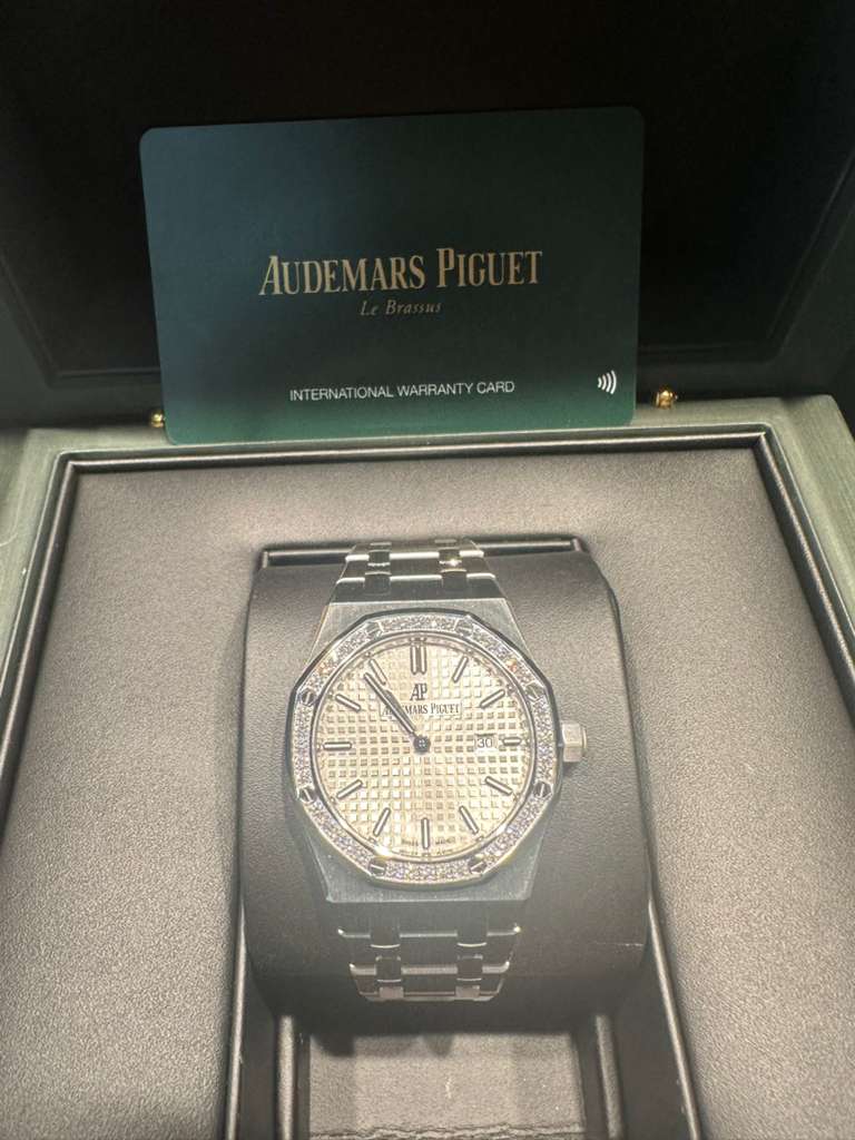 Audemars Piguet - Royal Oak - 33 MM - Steel - 67651ST.ZZ.1261ST.01
