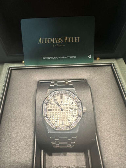 Audemars Piguet - Royal Oak - 33 MM - Steel - 67651ST.ZZ.1261ST.01