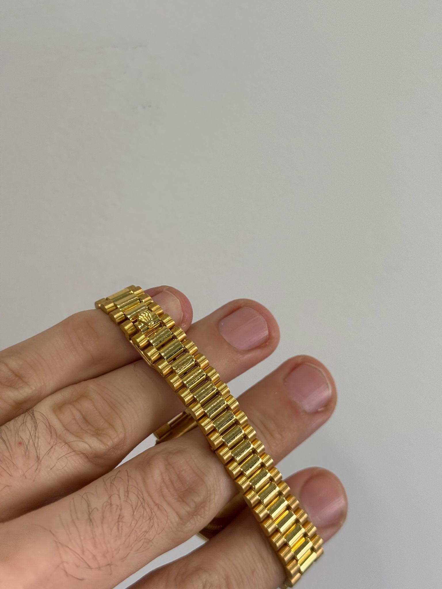 Rolex Datejust - 26 MM - Yellow Gold - President Bracelet - Fluted Bezel - Champagne Diamond Dial - 68178 chdp
