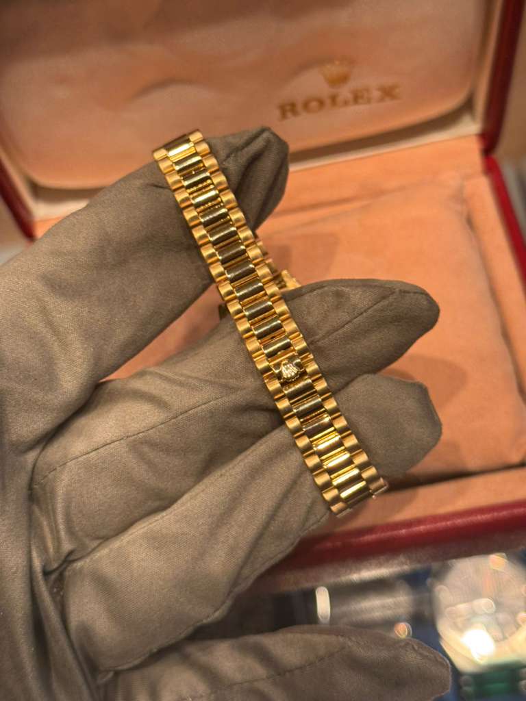 Rolex Datejust - 26 MM - Yellow Gold - President Bracelet - Fluted Bezel - Champagne Diamond Dial - 68178 chdp
