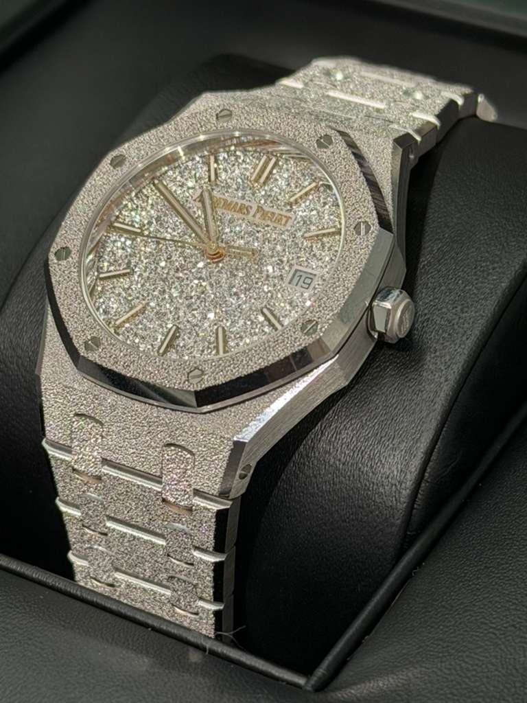Audemars Piguet Royal Oak Frosted Gold Selfwinding 34 MM - White Gold Bracelet - Rhodium-plated Dial - 77450BC.GG.1361BC.01