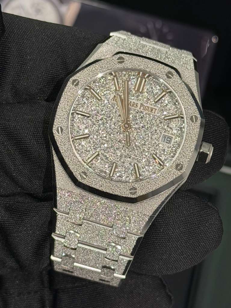 Audemars Piguet Royal Oak Frosted Gold Selfwinding 34 MM - White Gold Bracelet - Rhodium-plated Dial - 77450BC.GG.1361BC.01