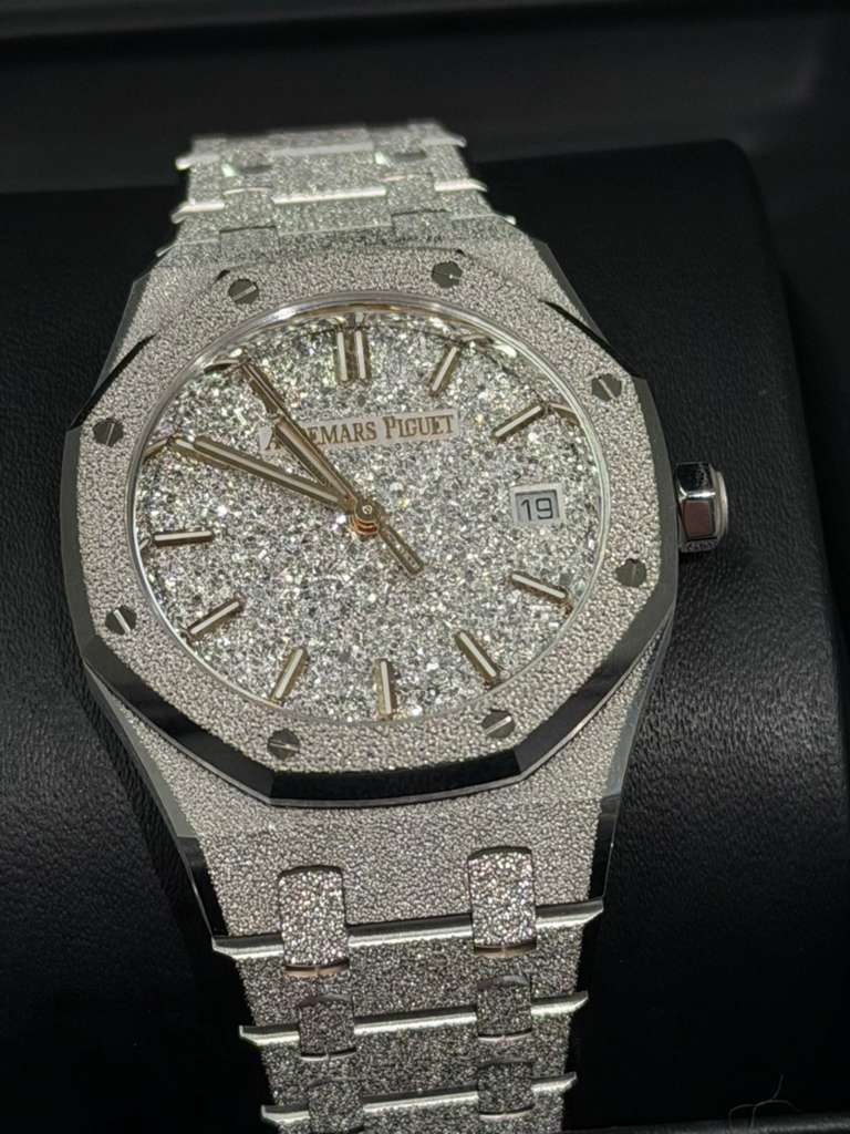 Audemars Piguet Royal Oak Frosted Gold Selfwinding 34 MM - White Gold Bracelet - Rhodium-plated Dial - 77450BC.GG.1361BC.01