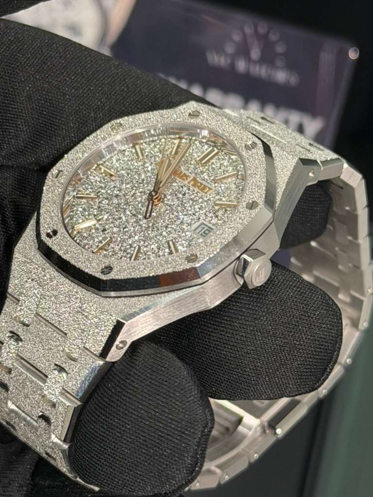 Audemars Piguet Royal Oak Frosted Gold Selfwinding 34 MM - White Gold Bracelet - Rhodium-plated Dial - 77450BC.GG.1361BC.01