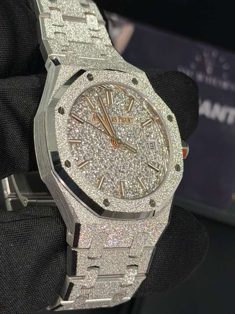 Audemars Piguet Royal Oak Frosted Gold Selfwinding 34 MM - White Gold Bracelet - Rhodium-plated Dial - 77450BC.GG.1361BC.01