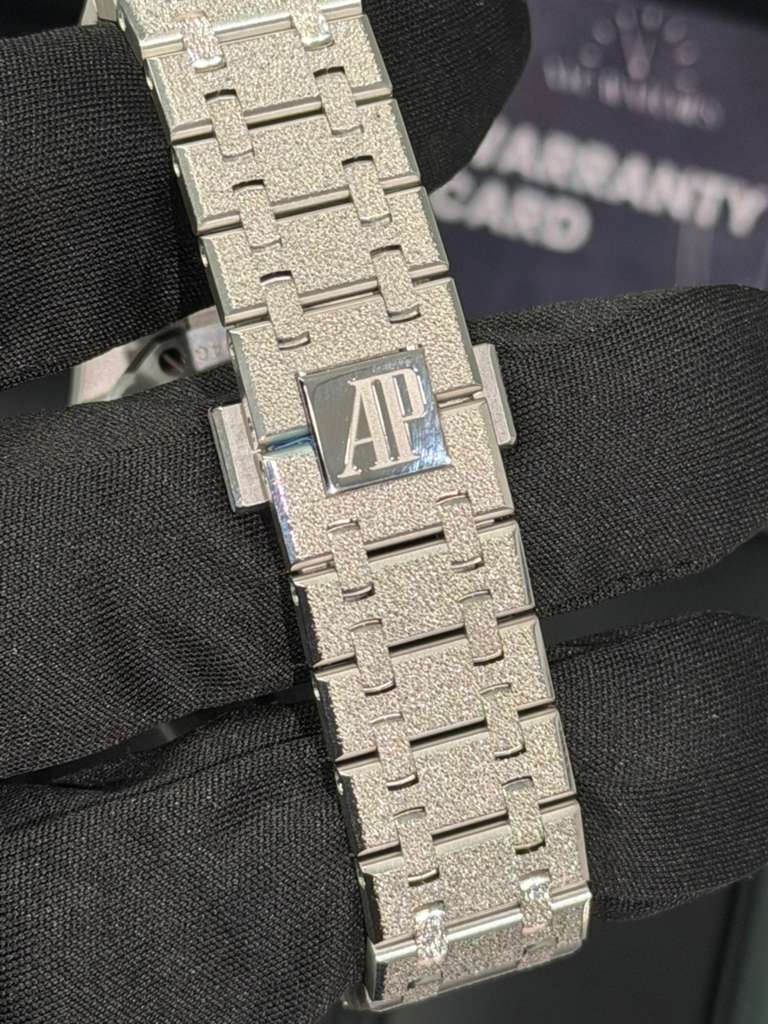 Audemars Piguet Royal Oak Frosted Gold Selfwinding 34 MM - White Gold Bracelet - Rhodium-plated Dial - 77450BC.GG.1361BC.01