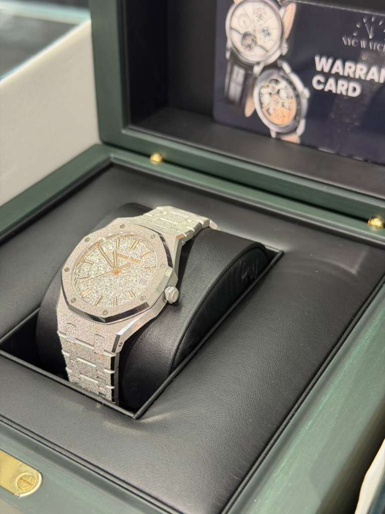 Audemars Piguet Royal Oak Frosted Gold Selfwinding 34 MM - White Gold Bracelet - Rhodium-plated Dial - 77450BC.GG.1361BC.01
