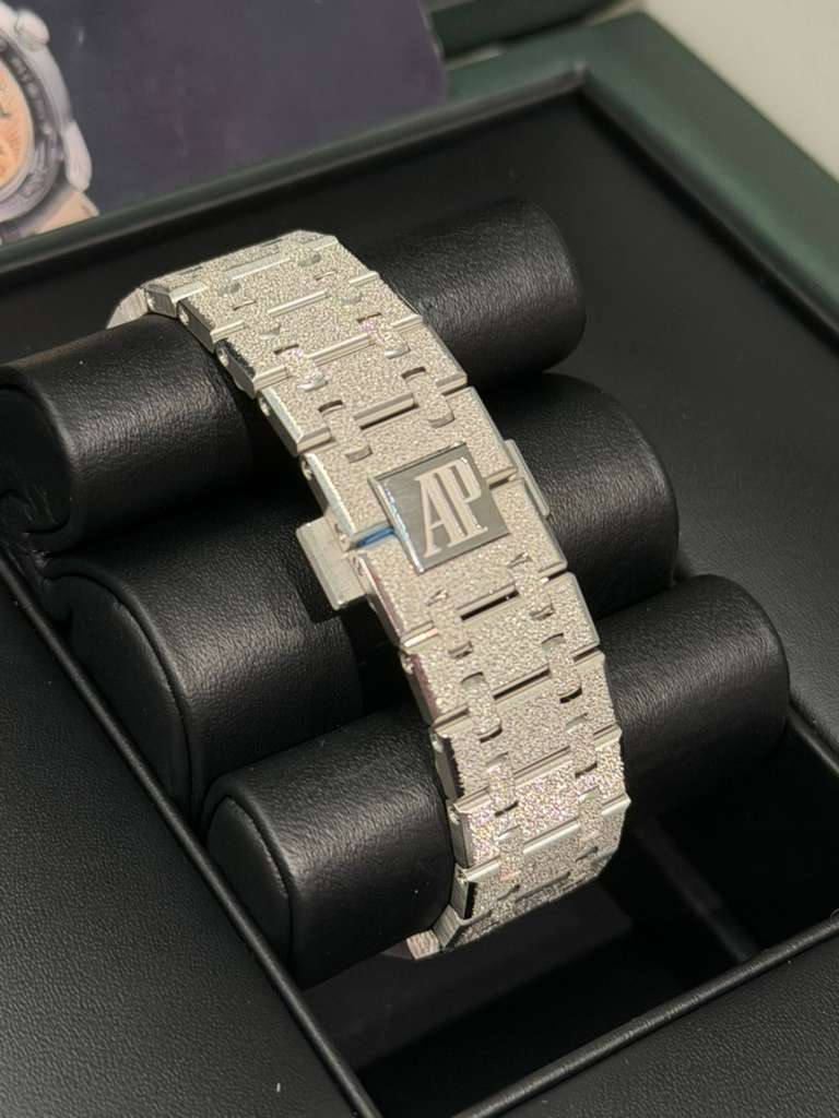 Audemars Piguet Royal Oak Frosted Gold Selfwinding 34 MM - White Gold Bracelet - Rhodium-plated Dial - 77450BC.GG.1361BC.01