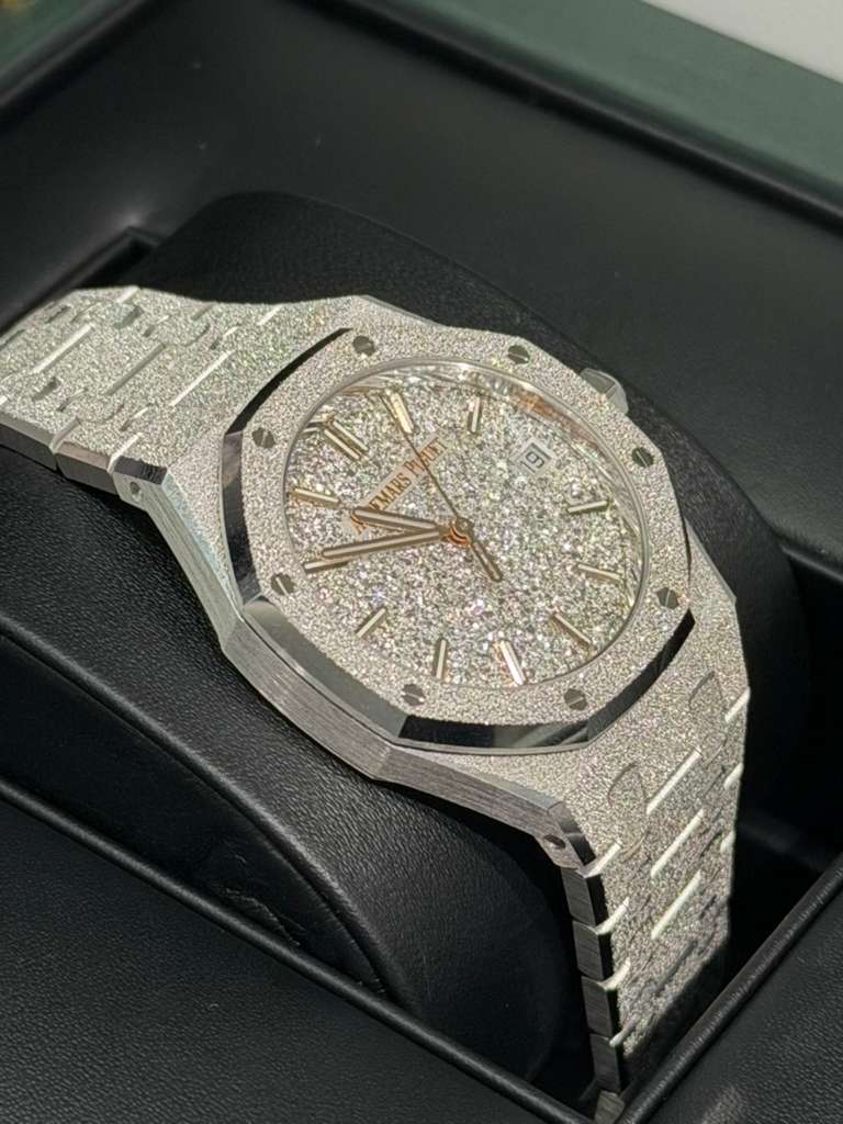 Audemars Piguet Royal Oak Frosted Gold Selfwinding 34 MM - White Gold Bracelet - Rhodium-plated Dial - 77450BC.GG.1361BC.01
