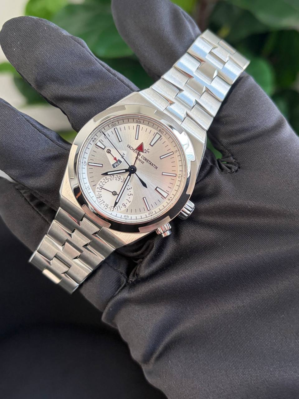 Vacheron Constantin Overseas Dual Time Stainless Steel 41MM - Stainless Steel Bracelet - Silver Dial - 7900V/110A-B333