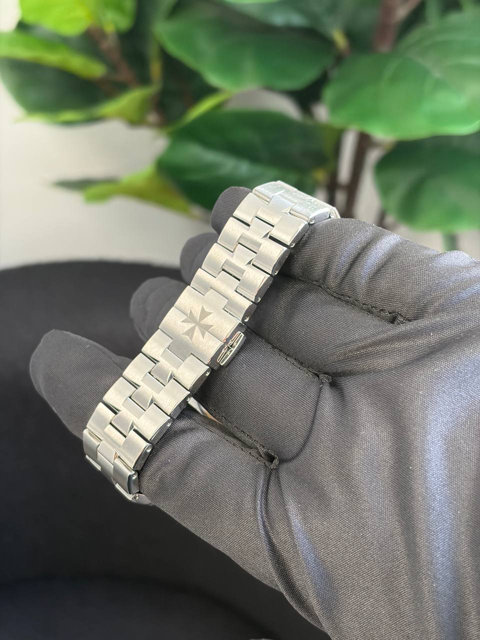Vacheron Constantin Overseas Dual Time Stainless Steel 41MM - Stainless Steel Bracelet - Silver Dial - 7900V/110A-B333