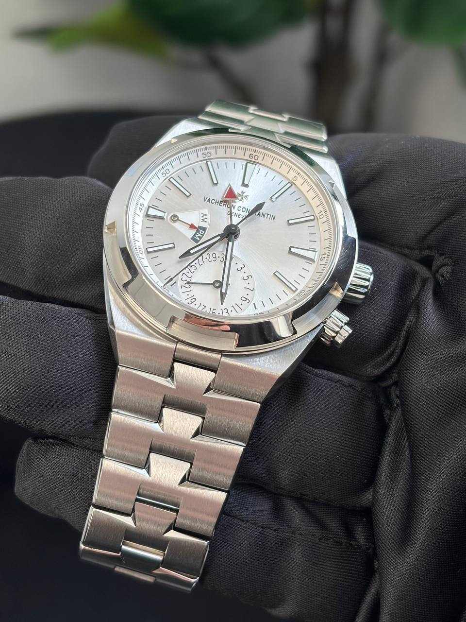 Vacheron Constantin Overseas Dual Time Stainless Steel 41MM - Stainless Steel Bracelet - Silver Dial - 7900V/110A-B333