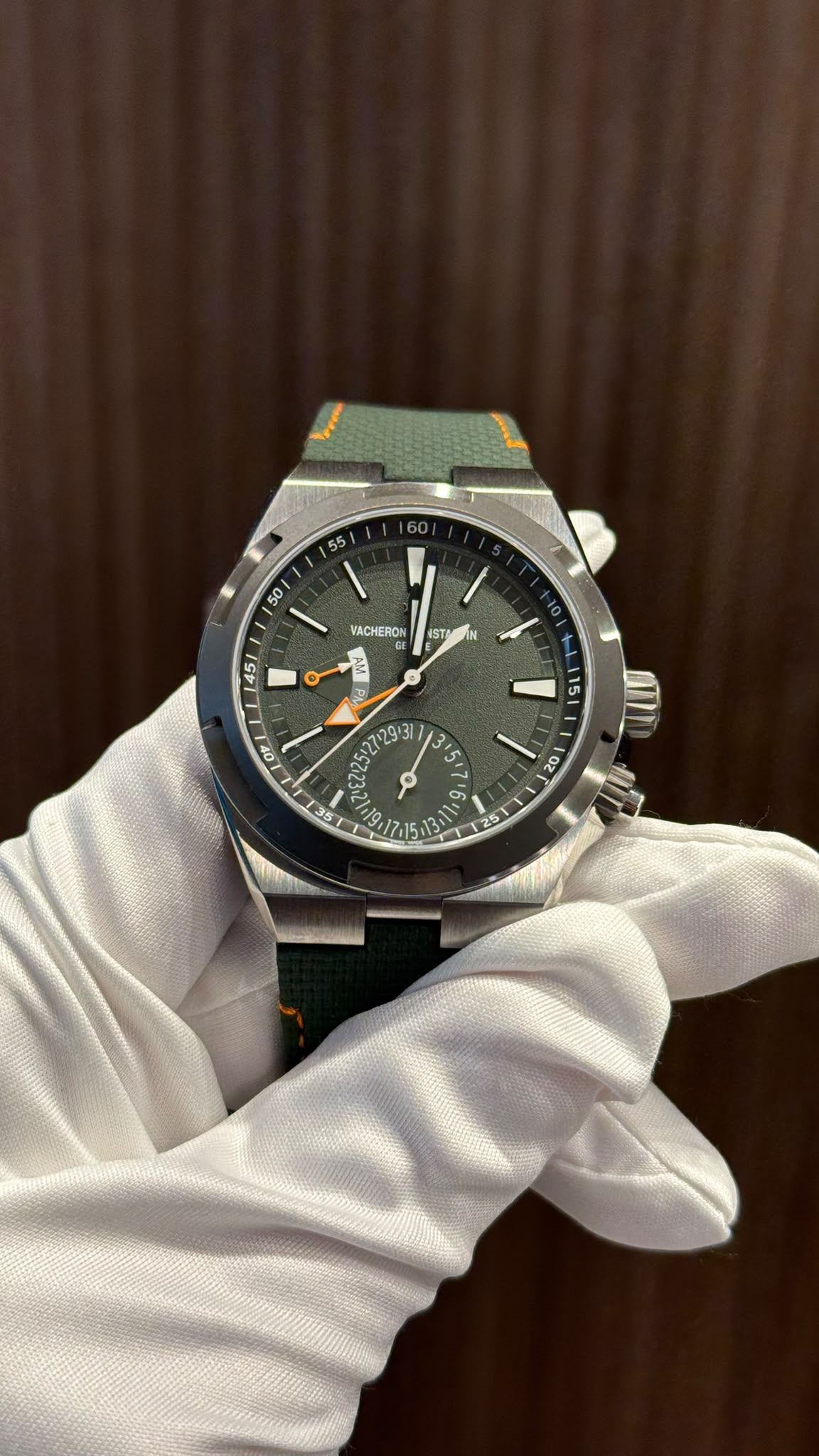 Vacheron Constantin Overseas Dual Time Cardinal Points - West - 41 MM - Titanium - Green Dial - 7930V/210T-H075
